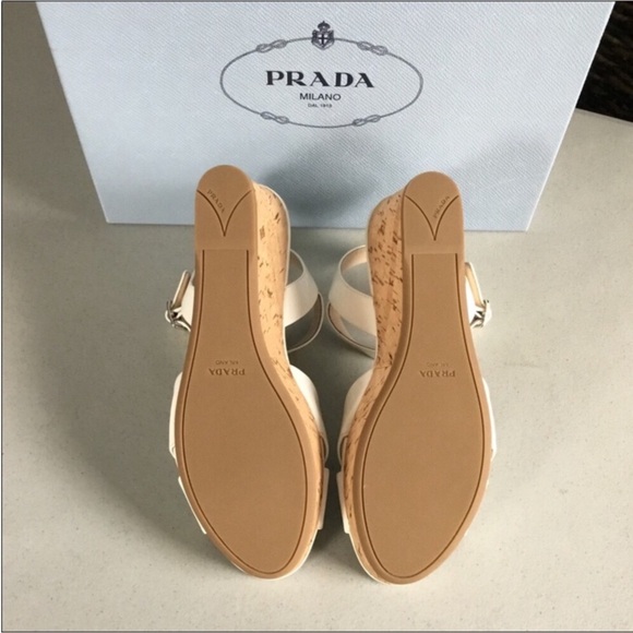 PRADA - Picture 6 of 16